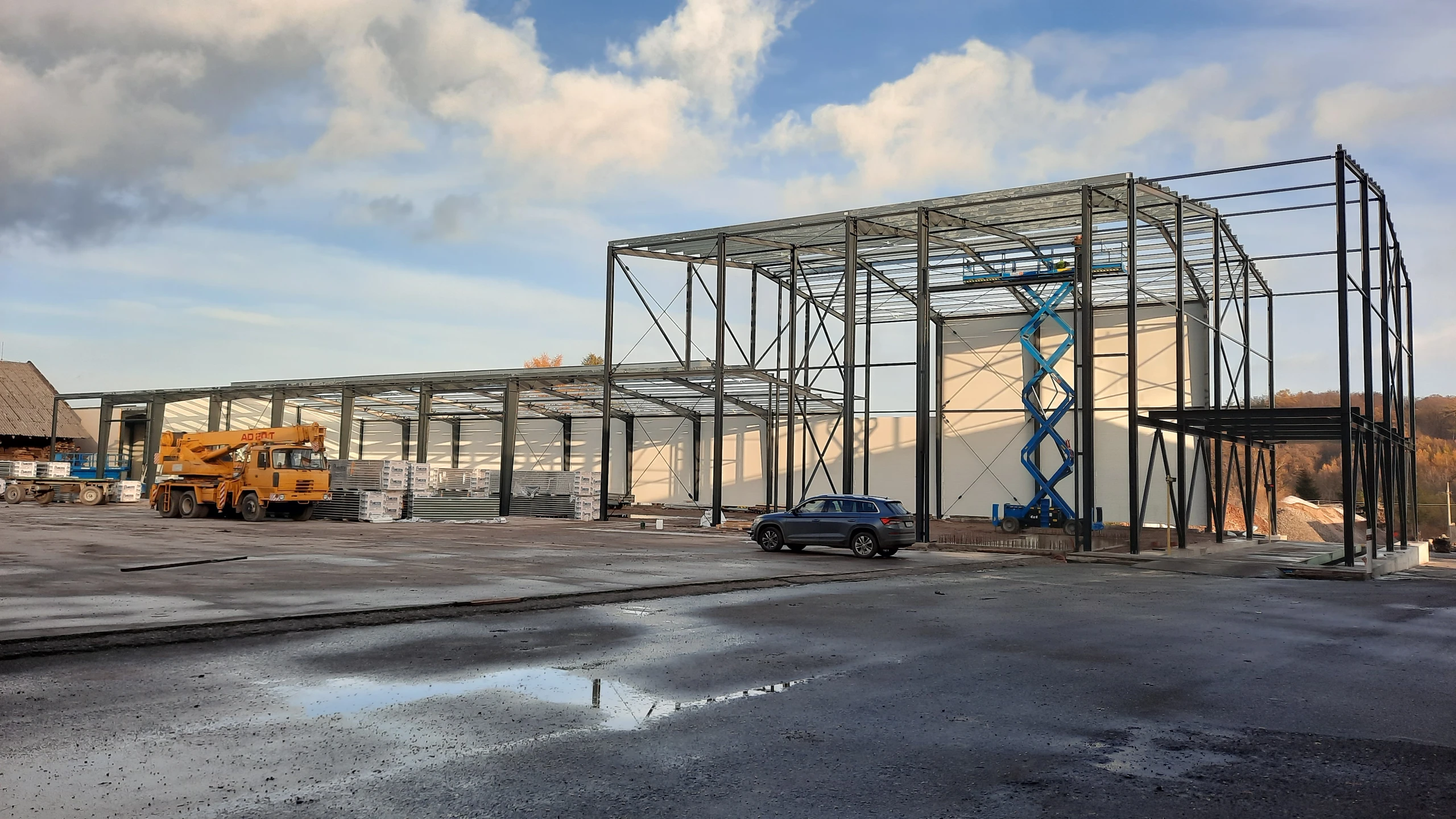 VÝROBA A MONTÁŽ OCELOVÝCH KONSTRUKCÍ A HAL