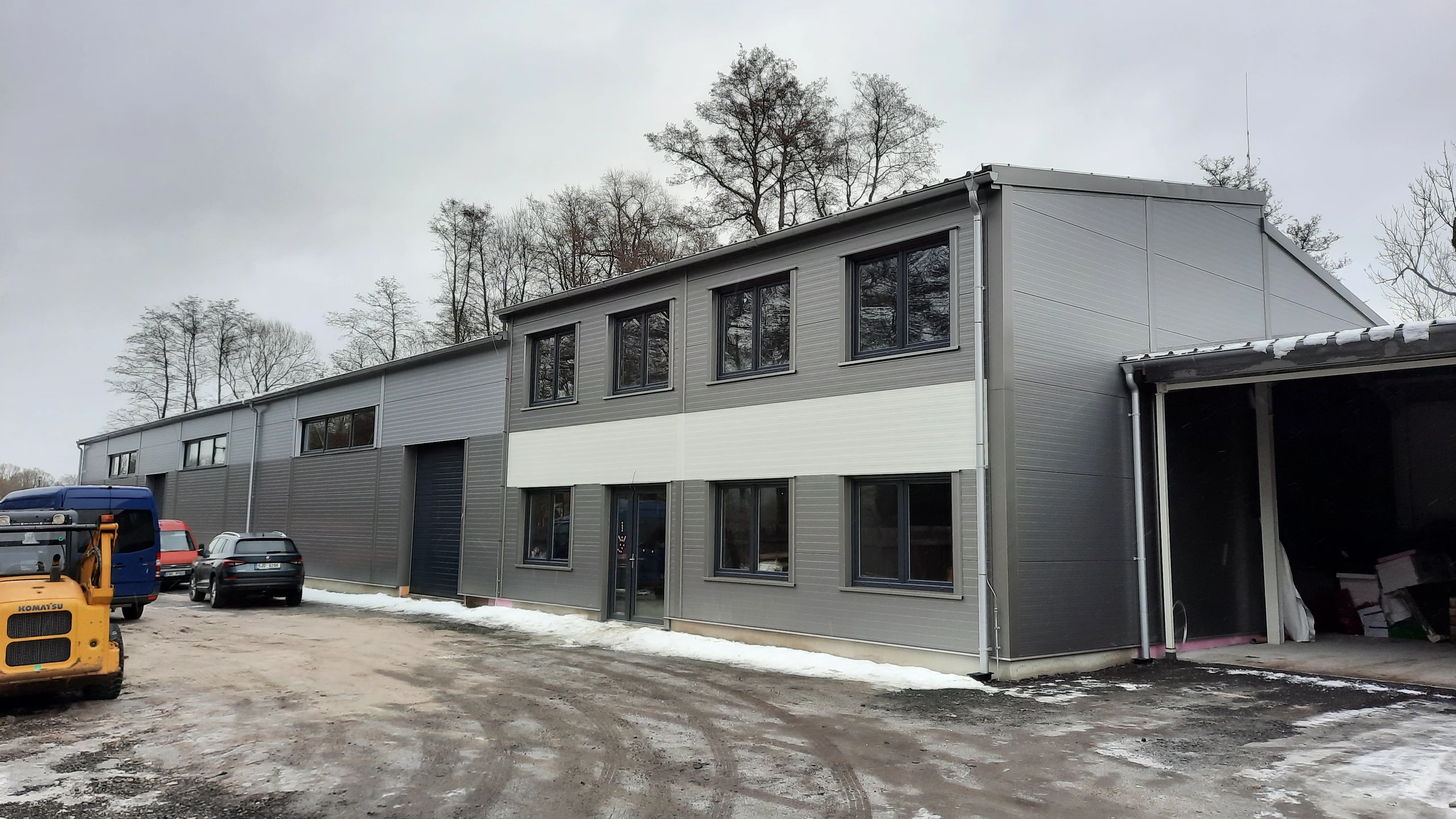 VÝROBA A MONTÁŽ OCELOVÝCH KONSTRUKCÍ A HAL