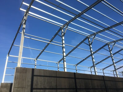Výroba a montáž ocelových konstrukcí a hal